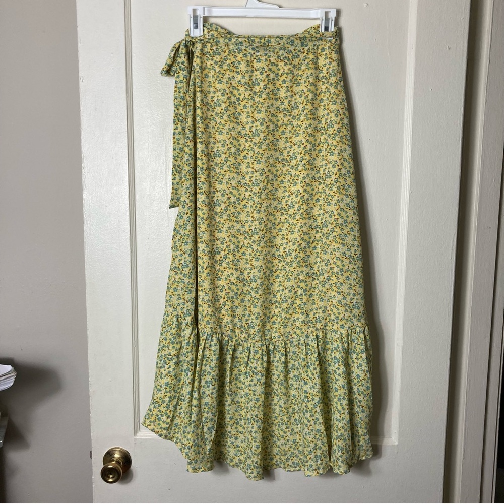 Lulu's believe in me yellow floral print wrap midi skirt womens XS - Picture 7 of 8